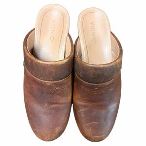 Vionic Women's Rich Brown Leather Clogs